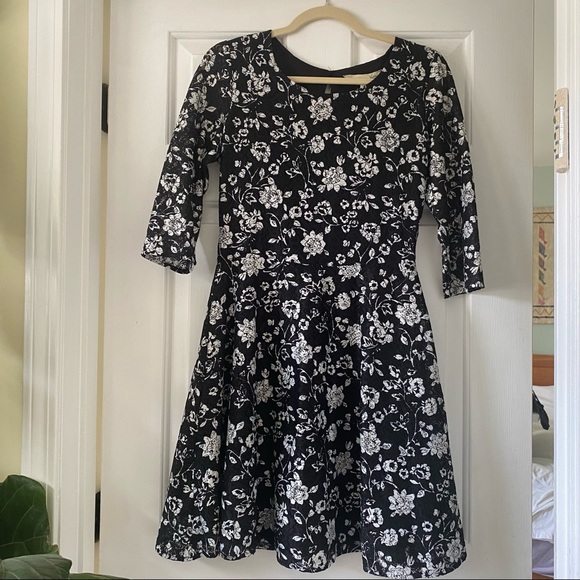 NWT Stunning A-Line B&W floral Hepburn Dress: - Picture 2 of 6